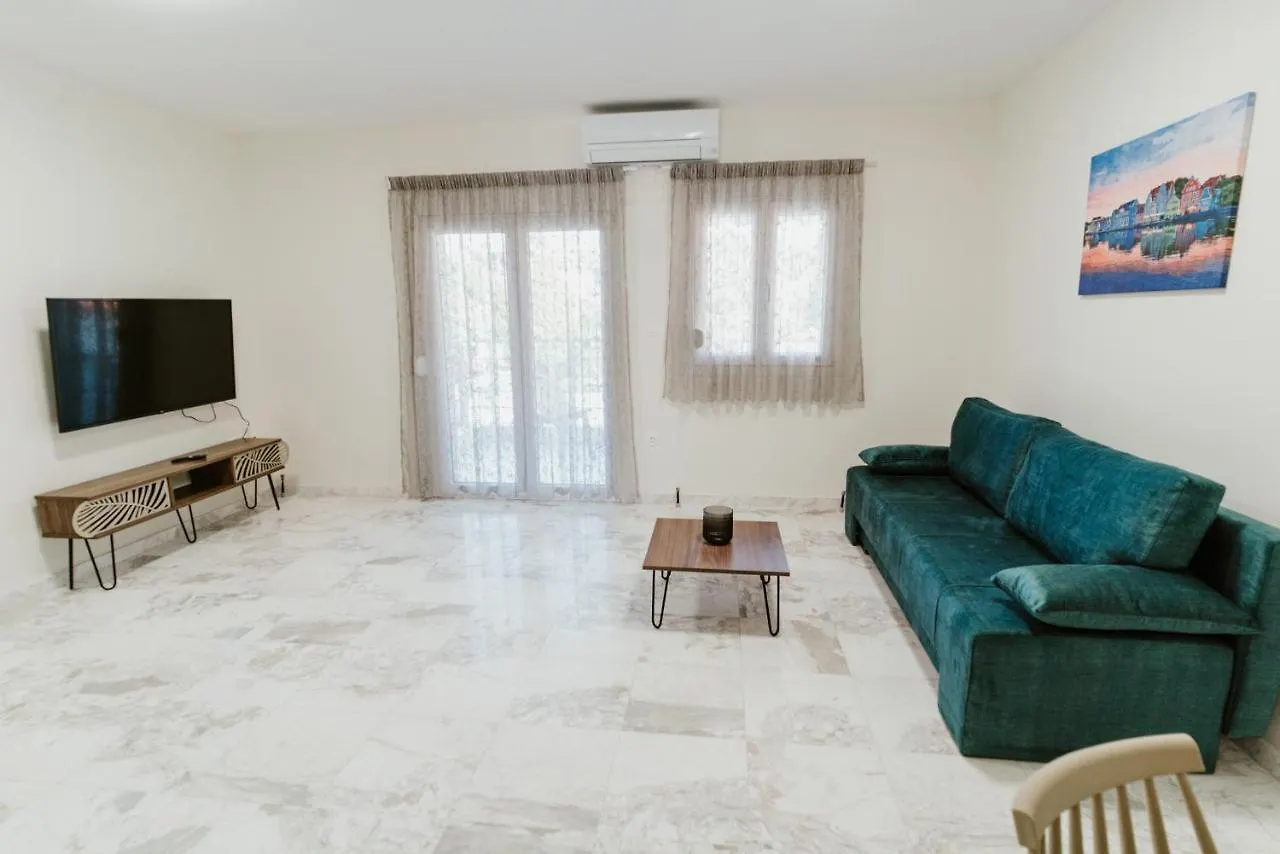 Blue And White Luxury Suites Nea Kallikrateia