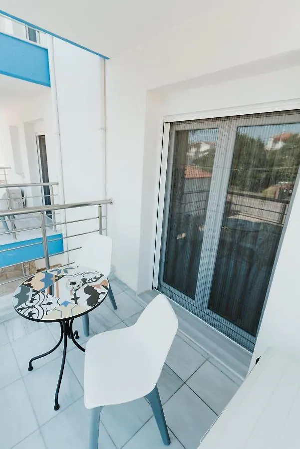 Blue And White Luxury Suites Nea Kallikrateia 0*,