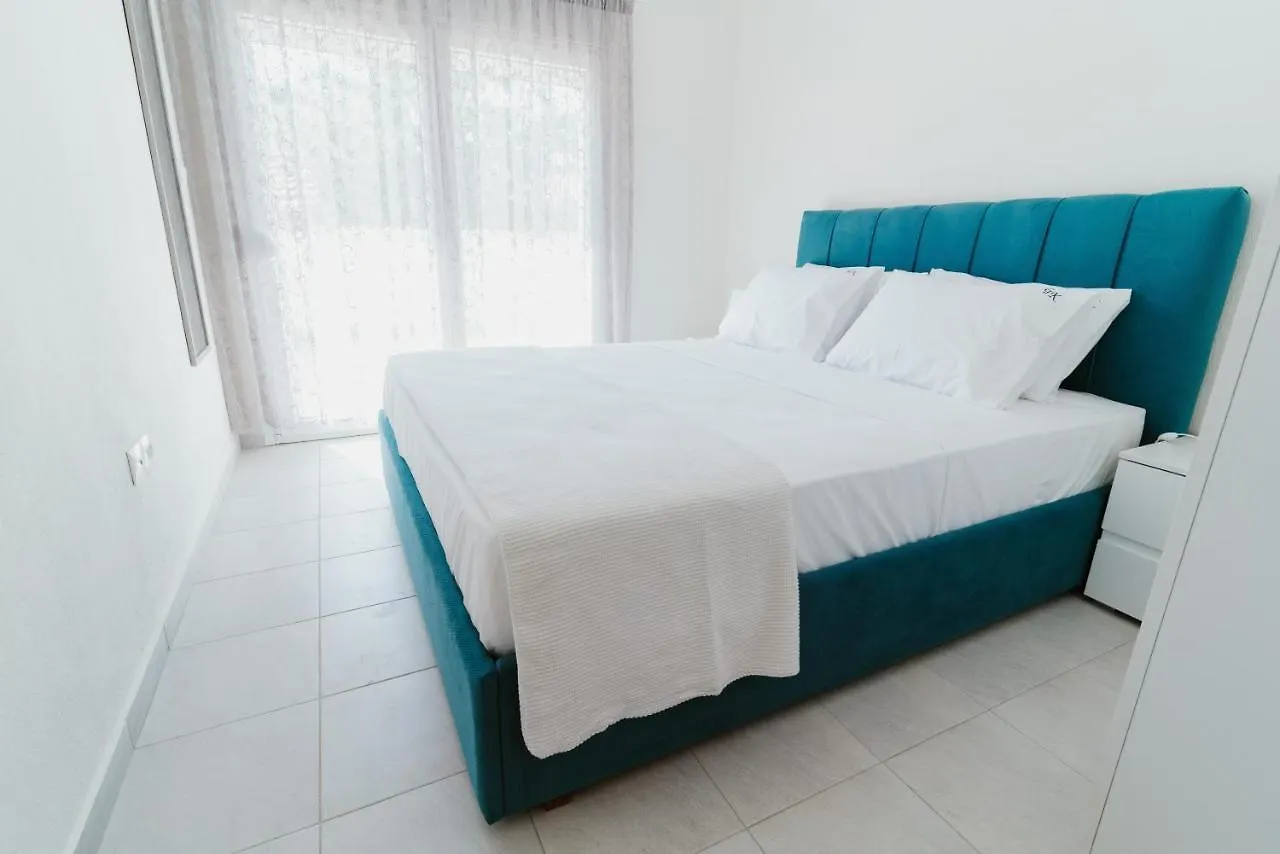 Ξενοδοχείο με διαμερίσματα Blue And White Luxury Suites Nea Kallikrateia
